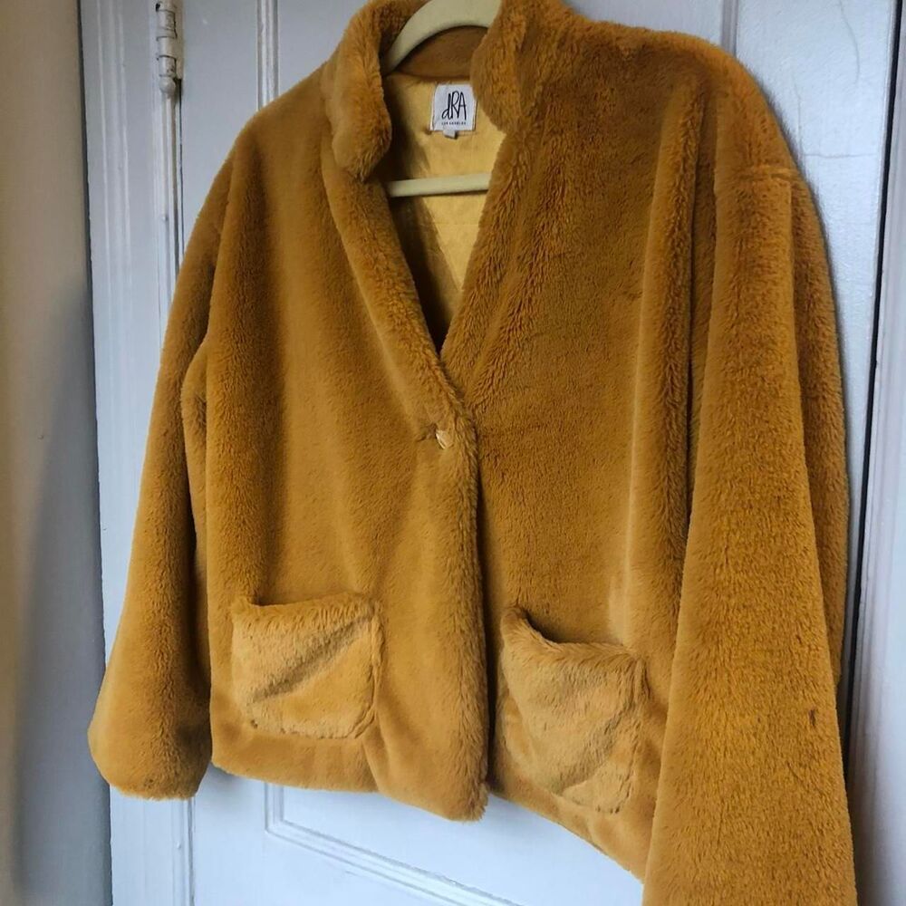 Dra Los Angeles fluffy faux fur coat